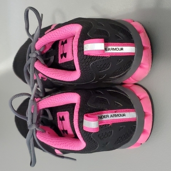 Under Armour size 7 black and pink athletic shoes - Picture 5 of 7